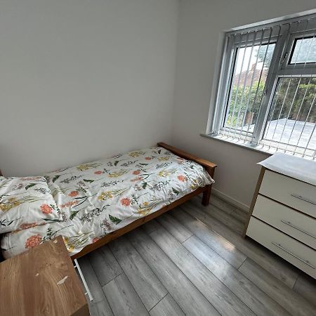 Lovely 3 Bedroom Entire Home With Street Parking - Close To Nec, Bhx Airport - Sleeps 6 Guests Ideal For Contractors & Families Birmingham Esterno foto