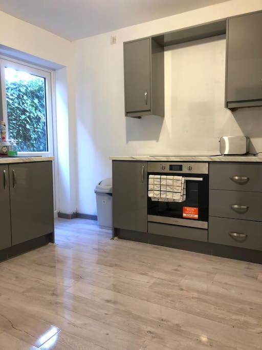 Lovely 3 Bedroom Entire Home With Street Parking - Close To Nec, Bhx Airport - Sleeps 6 Guests Ideal For Contractors & Families Birmingham Esterno foto