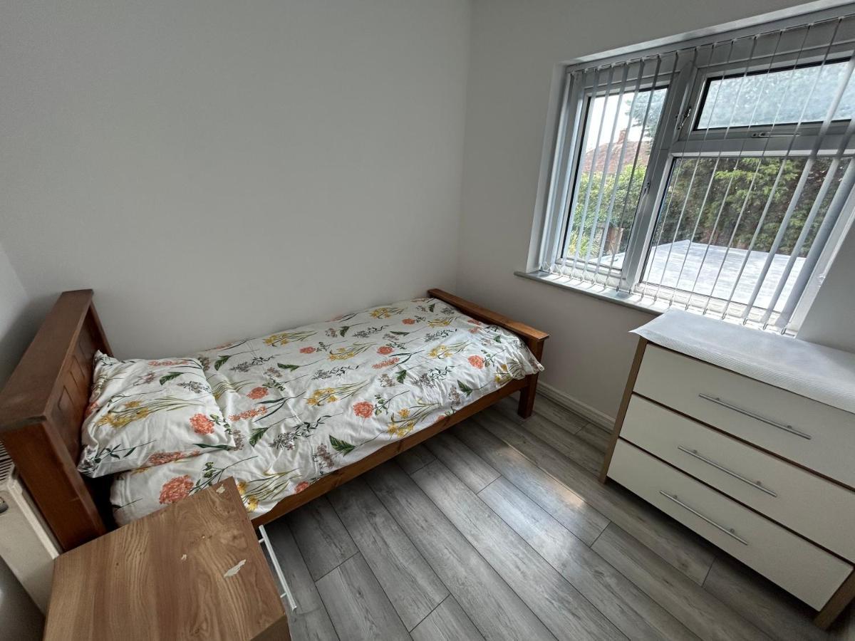 Lovely 3 Bedroom Entire Home With Street Parking - Close To Nec, Bhx Airport - Sleeps 6 Guests Ideal For Contractors & Families Birmingham Esterno foto