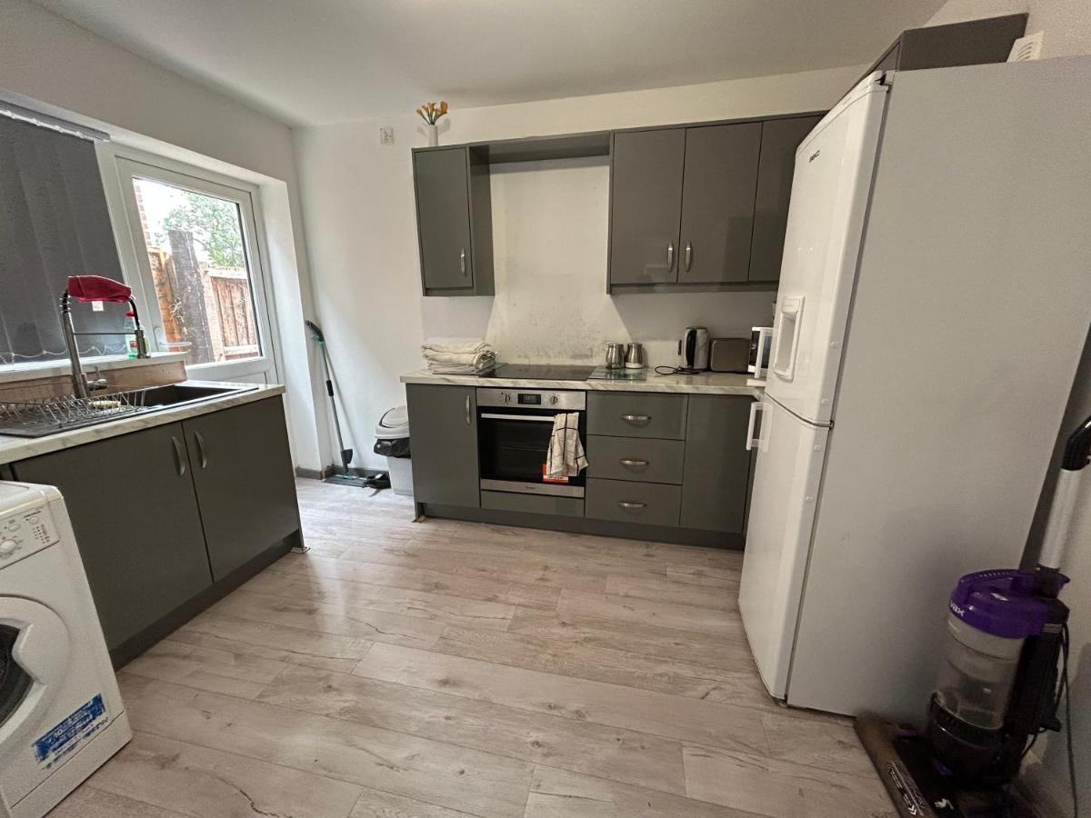 Lovely 3 Bedroom Entire Home With Street Parking - Close To Nec, Bhx Airport - Sleeps 6 Guests Ideal For Contractors & Families Birmingham Esterno foto