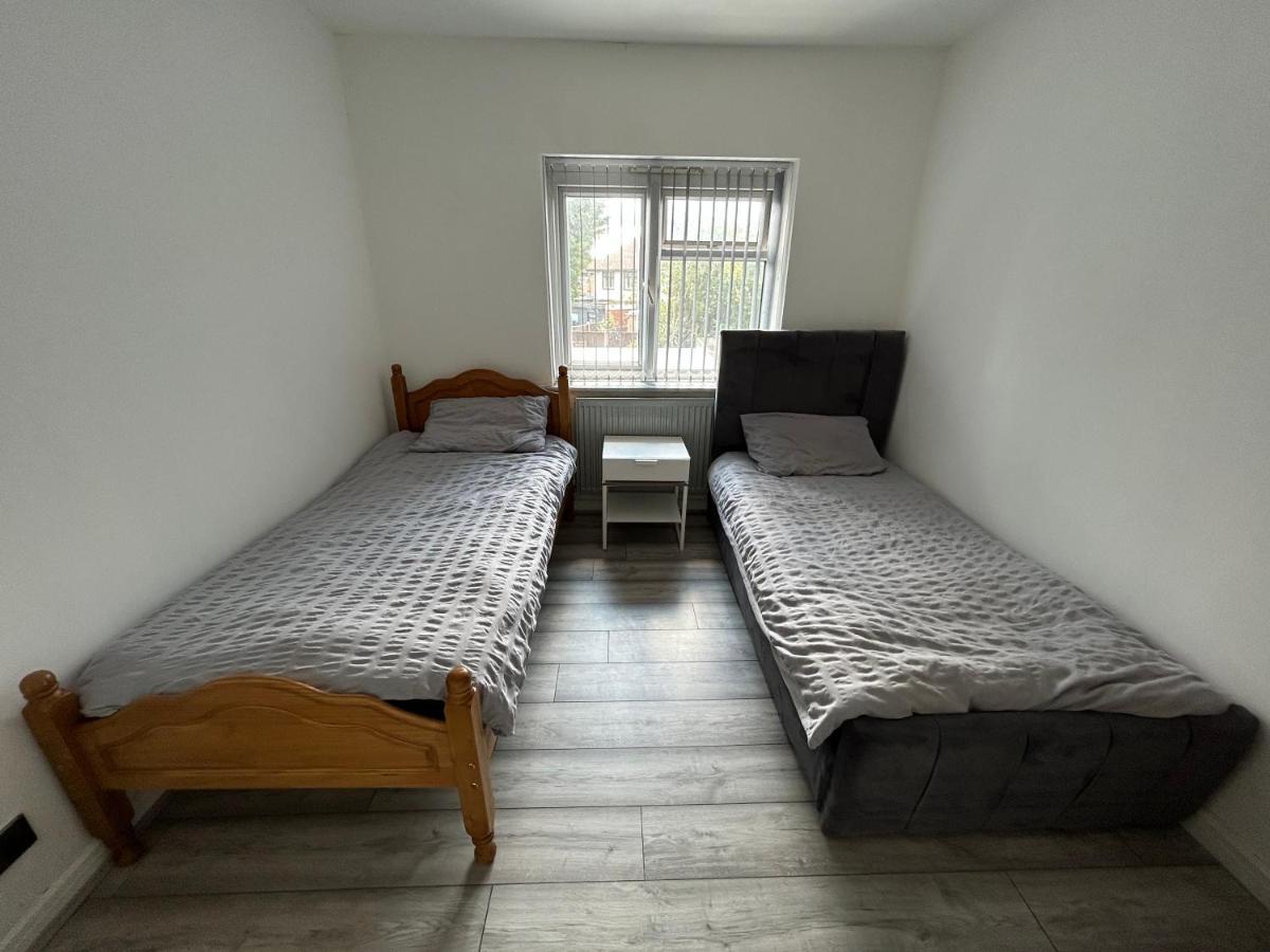 Lovely 3 Bedroom Entire Home With Street Parking - Close To Nec, Bhx Airport - Sleeps 6 Guests Ideal For Contractors & Families Birmingham Esterno foto