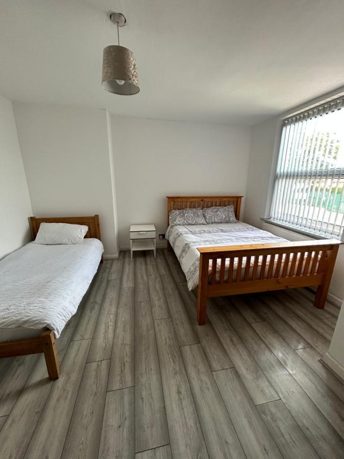 Lovely 3 Bedroom Entire Home With Street Parking - Close To Nec, Bhx Airport - Sleeps 6 Guests Ideal For Contractors & Families Birmingham Esterno foto